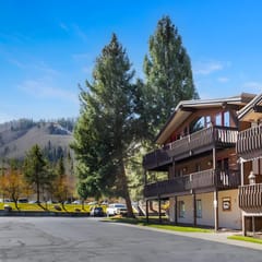 Vail Condo - Pet Friendly & Steps to Ski Lift